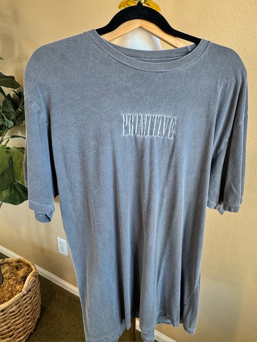 Primitive Men L Embroidered Logo Gray Washed Out Short Sleeve Tee Cotton T-Shirt